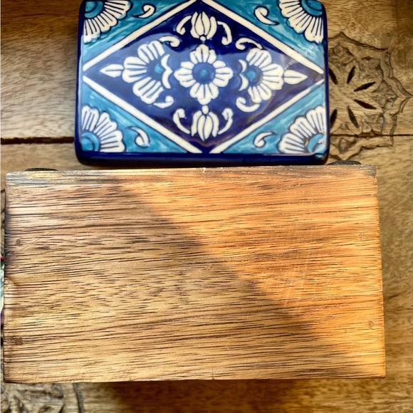 Beautiful Home Accent  Box! NWT! Ceramic cover, wooden box. - Picture 9 of 13